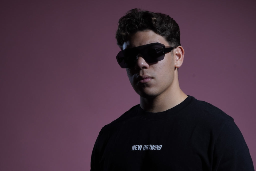 New Growing premium black t-shirt
