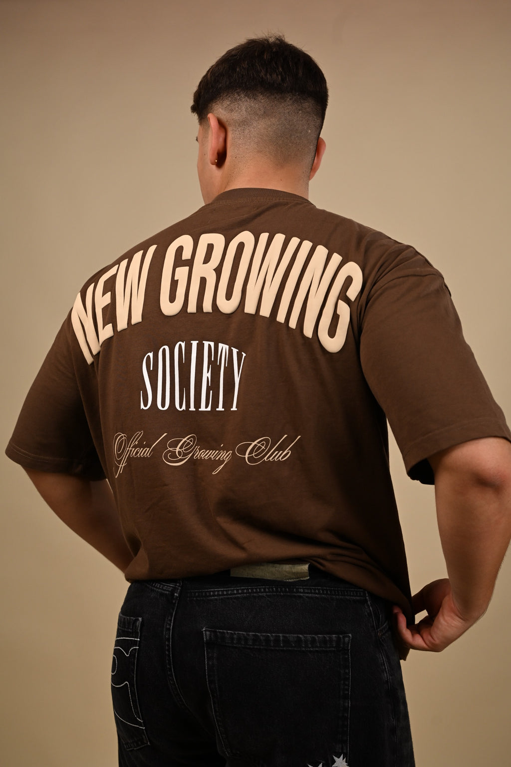 NEW GROWING SOCIETY Oversize T-Shirt Brown
