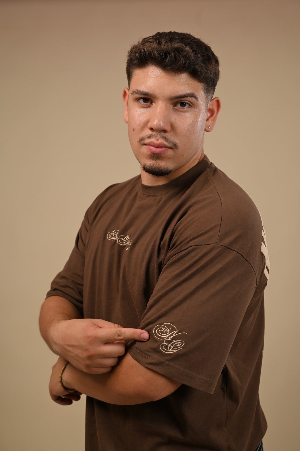 NEW GROWING SOCIETY Oversize T-Shirt Brown
